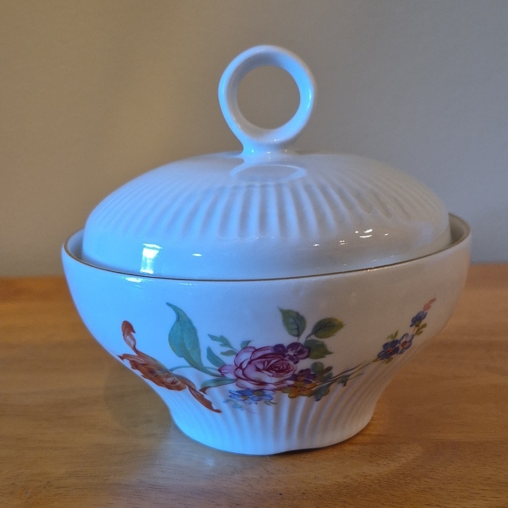 STIPO DOROHOI White Porcelain Floral Lidded Sugar Bowl - Picture 2 of 15